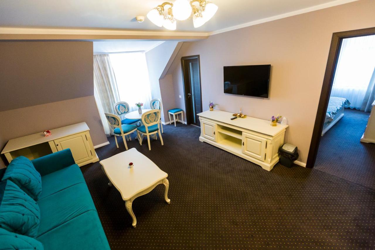 Royal Inn Busteni-Adults Only ภายนอก รูปภาพ
