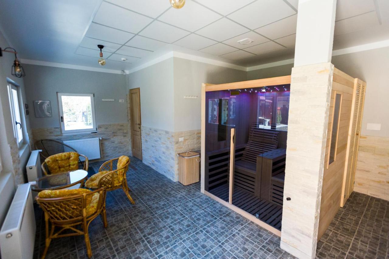 Royal Inn Busteni-Adults Only ภายนอก รูปภาพ
