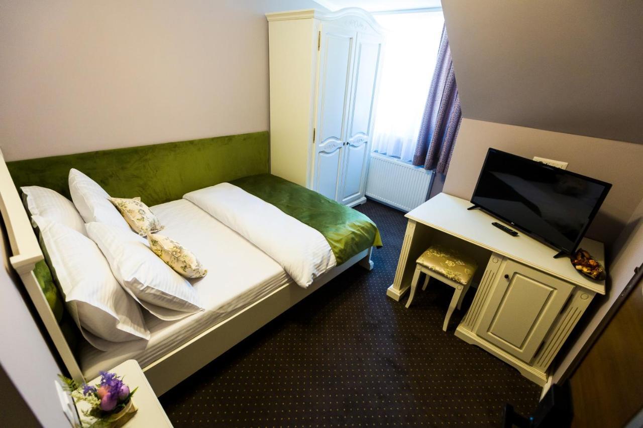 Royal Inn Busteni-Adults Only ภายนอก รูปภาพ