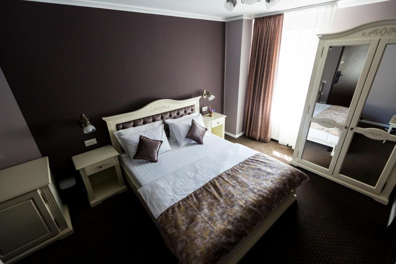 Royal Inn Busteni-Adults Only ภายนอก รูปภาพ