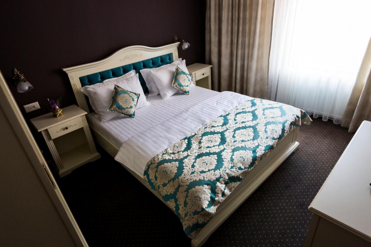 Royal Inn Busteni-Adults Only ภายนอก รูปภาพ