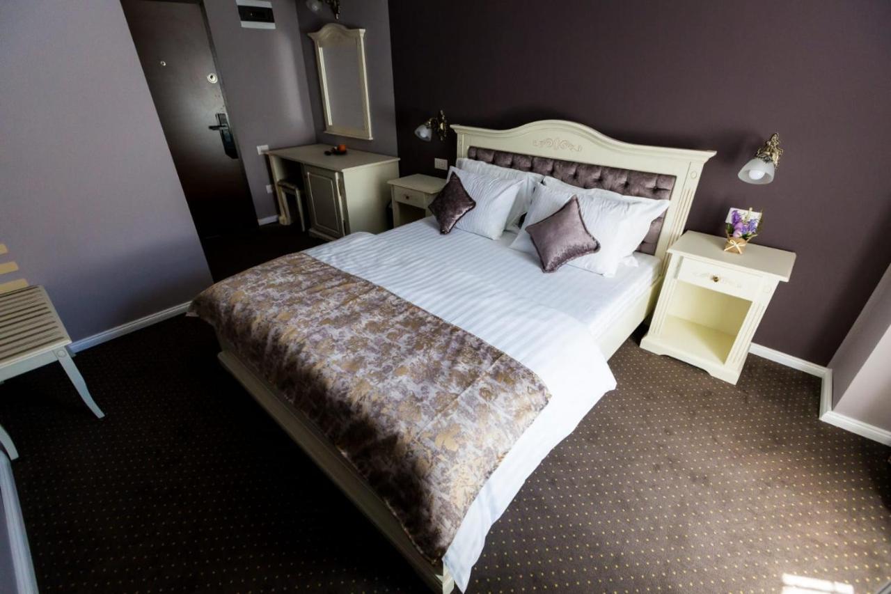 Royal Inn Busteni-Adults Only ภายนอก รูปภาพ