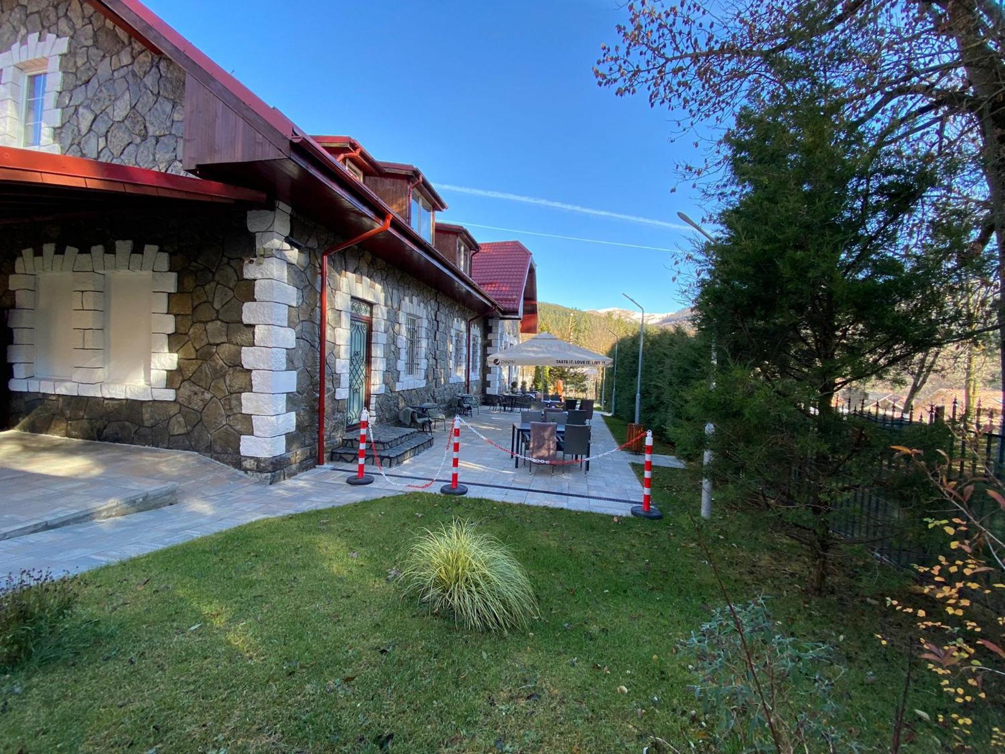 Royal Inn Busteni-Adults Only ภายนอก รูปภาพ