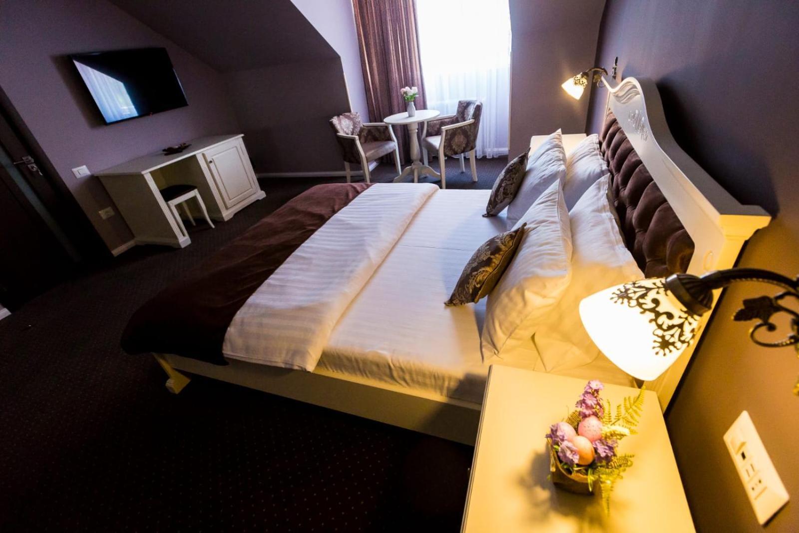 Royal Inn Busteni-Adults Only ภายนอก รูปภาพ