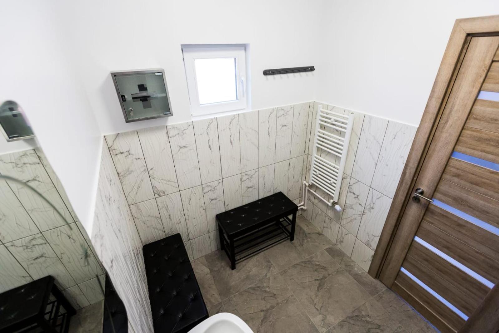Royal Inn Busteni-Adults Only ภายนอก รูปภาพ