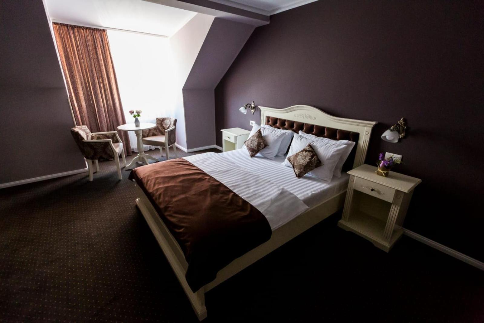 Royal Inn Busteni-Adults Only ภายนอก รูปภาพ
