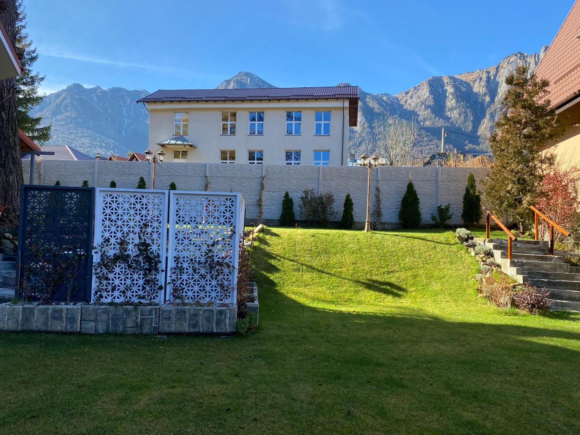 Royal Inn Busteni-Adults Only ภายนอก รูปภาพ