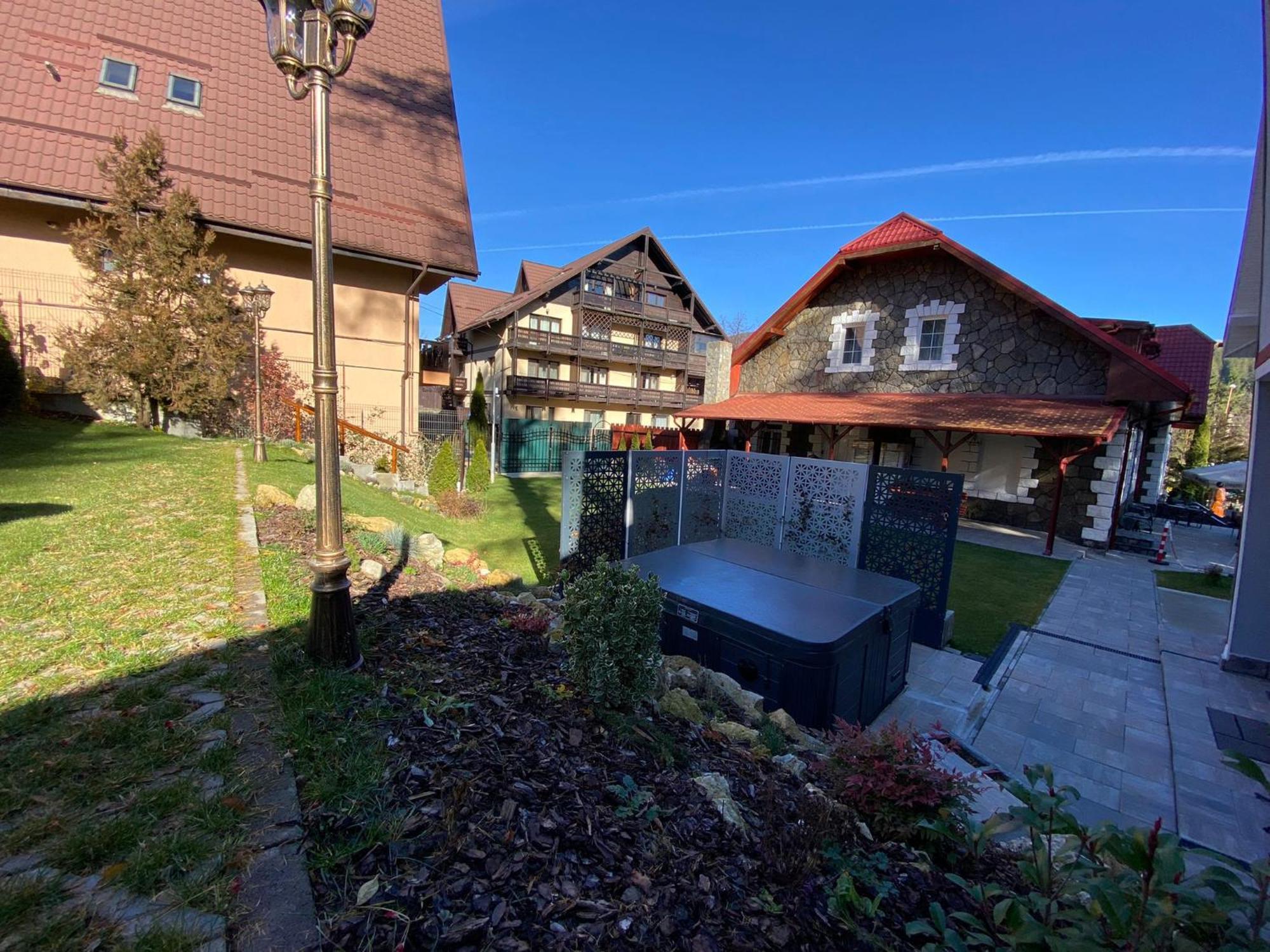 Royal Inn Busteni-Adults Only ภายนอก รูปภาพ